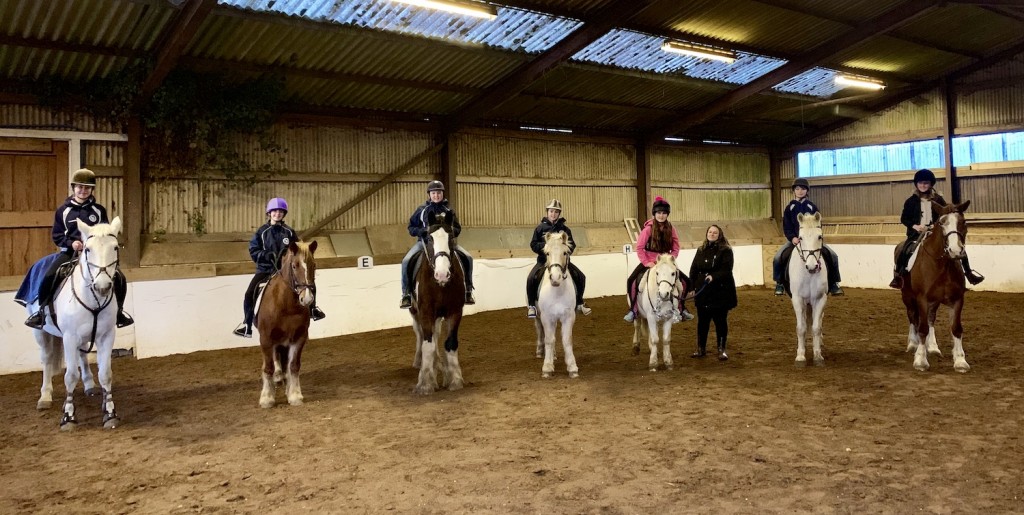 Brookes UK students enjoying a horse riding lesson